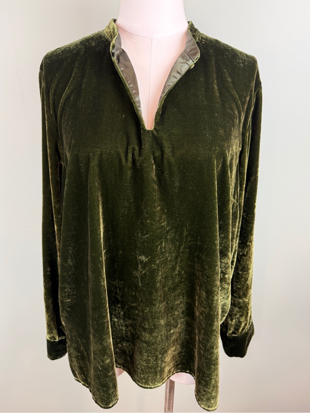 J. Jill Olive Green plush Velvet Long-Sleeve Split-Neck Top size Large Fall